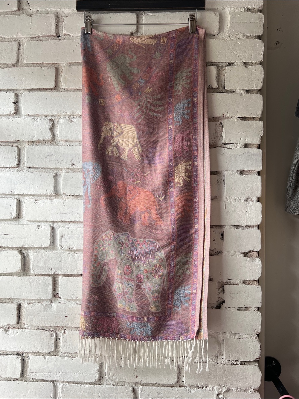 Warm tone pashmina Decorative Elephant Pattern Throw - Pink